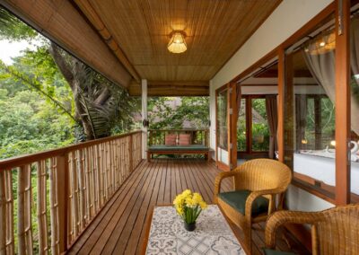 Deluxe Hillside Cottage Terrace