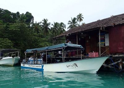 Dive boat