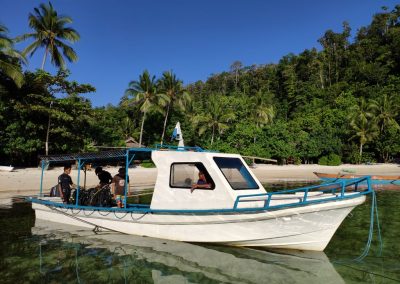 Dive boat